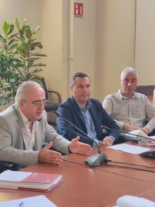 Assieme ai Presidenti e ai Direttori di #Municipio abbiamo approfondito le tematiche relative agli incarichi di Elevate Qualificazioni, sullo Smart Working e sul TFR del personale a tempo determinato. È stato un confronto proficuo per porre in essere una nuova concezione organizzativa del lavoro presso Roma Capitale, diretta a valorizzare le attitudini professionali dei dipendenti instaurando un rapporto di reciproco affidamento e fiducia tra gli stessi ed il datore di lavoro, volta al potenziamento dell'utilizzo dello strumento dello Smart Working in linea con le disposizioni contenute nel Piano Integrato Attività e Organizzazione 2023/2025. Sul tema del TFR prosegue il lavoro di supporto del Dipartimento Organizzazione e Risorse Umane nei confronti dei Municipi per l'inserimento delle pratiche nel nuovo sistema informatico. Sul punto abbiamo anche avviato una collaborazione con l'INPS per velocizzare i tempi dei pagamenti a favore del personale a tempo determinato.